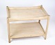 Bakkebord / rullebord i egetræ designet af Hans J. Wegner (1914-2007) udført hos 
Andreas Tuck.
Mål i cm: H:53 B:73 D:48
Flot stand
