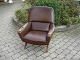 Chair in brown leather with brazilian rosen wood on armrest designed by Illum 
Wikelsø
5000 m2 showroom